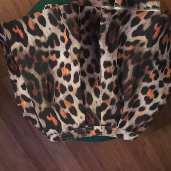 Beautiful high waisted leopard flair skirt - Picture 2 of 4